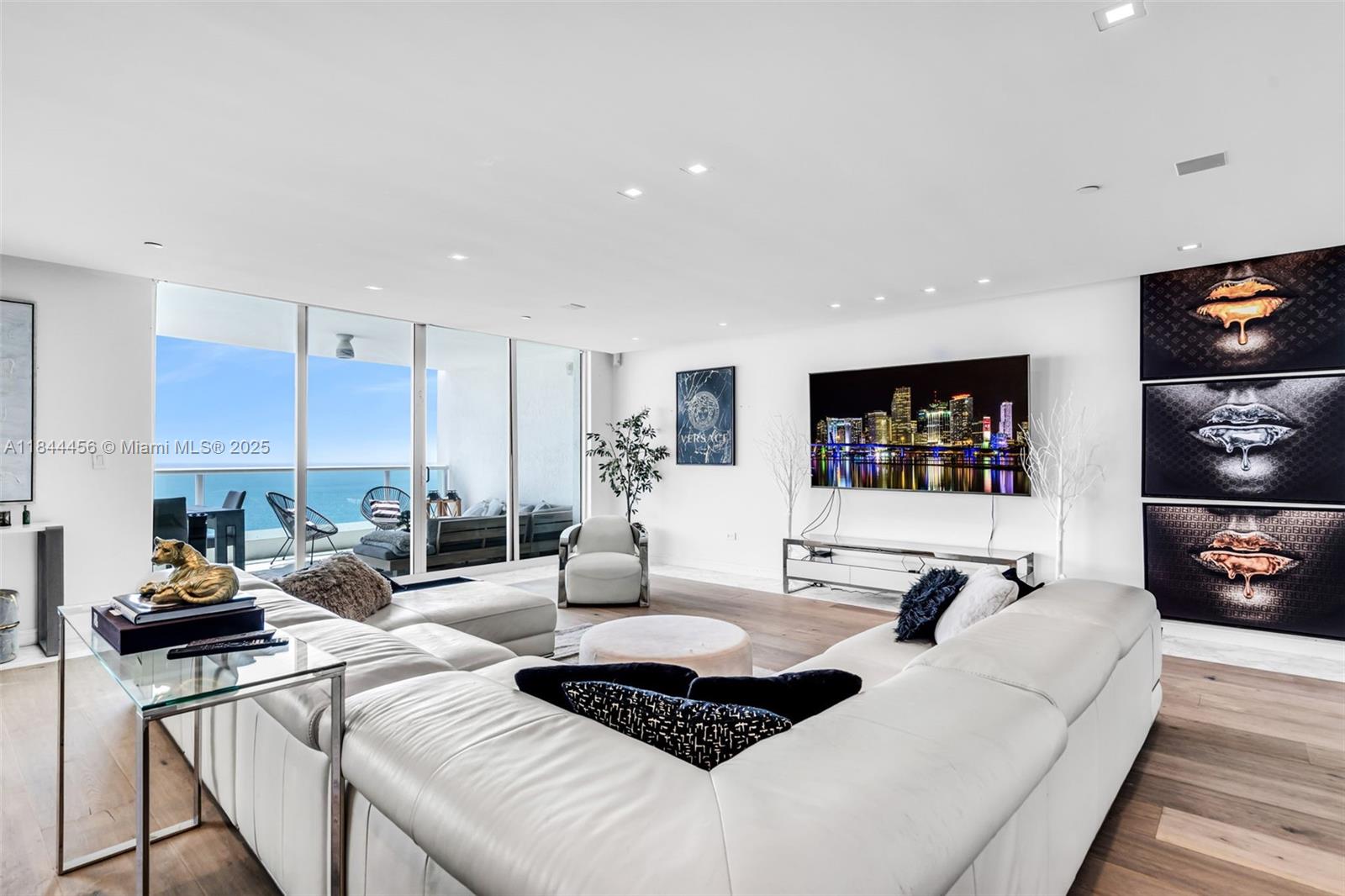 20201 E Country Club Dr 2808-2809
