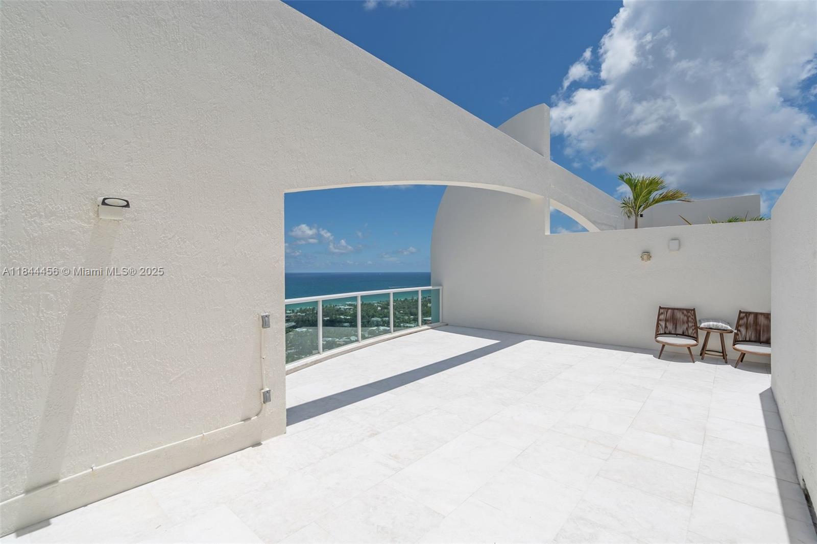 HAMPTONS SOUTH - Residential