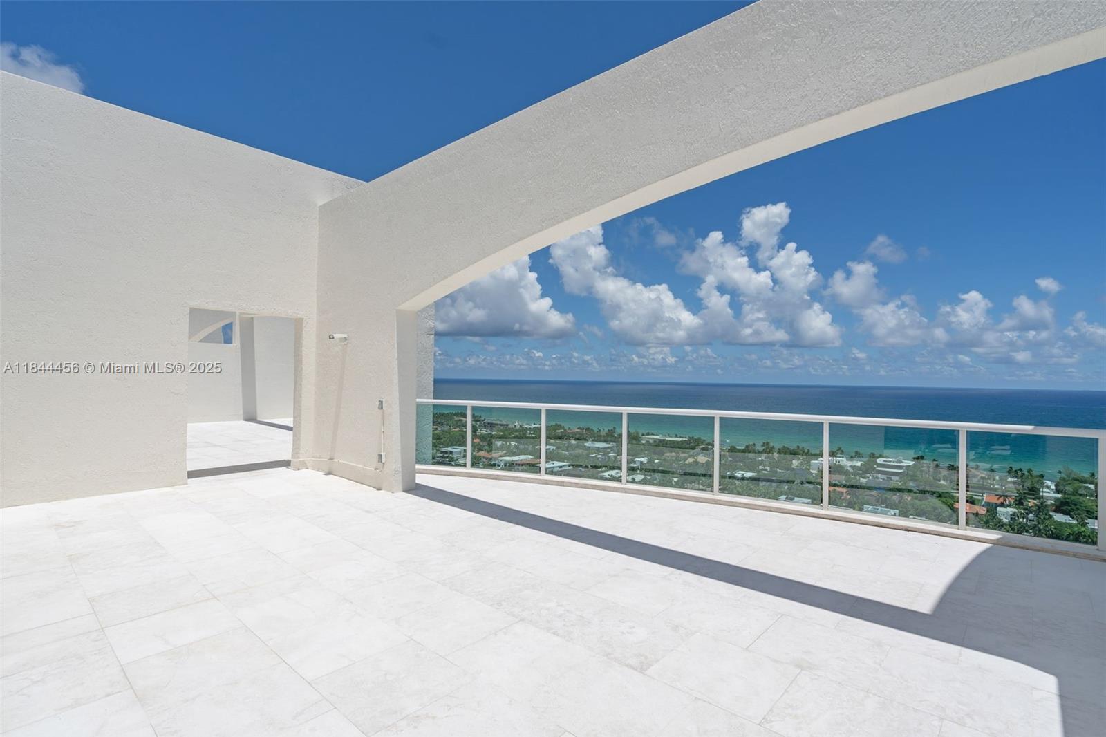 HAMPTONS SOUTH - Residential