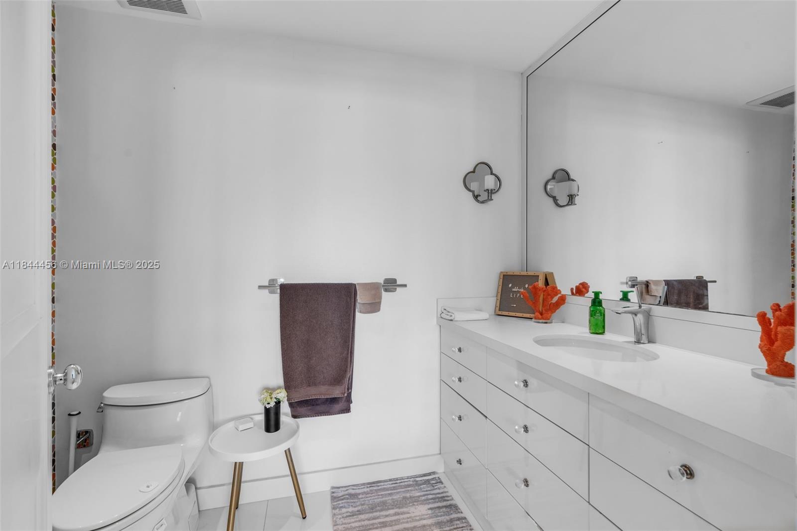 HAMPTONS SOUTH - Residential