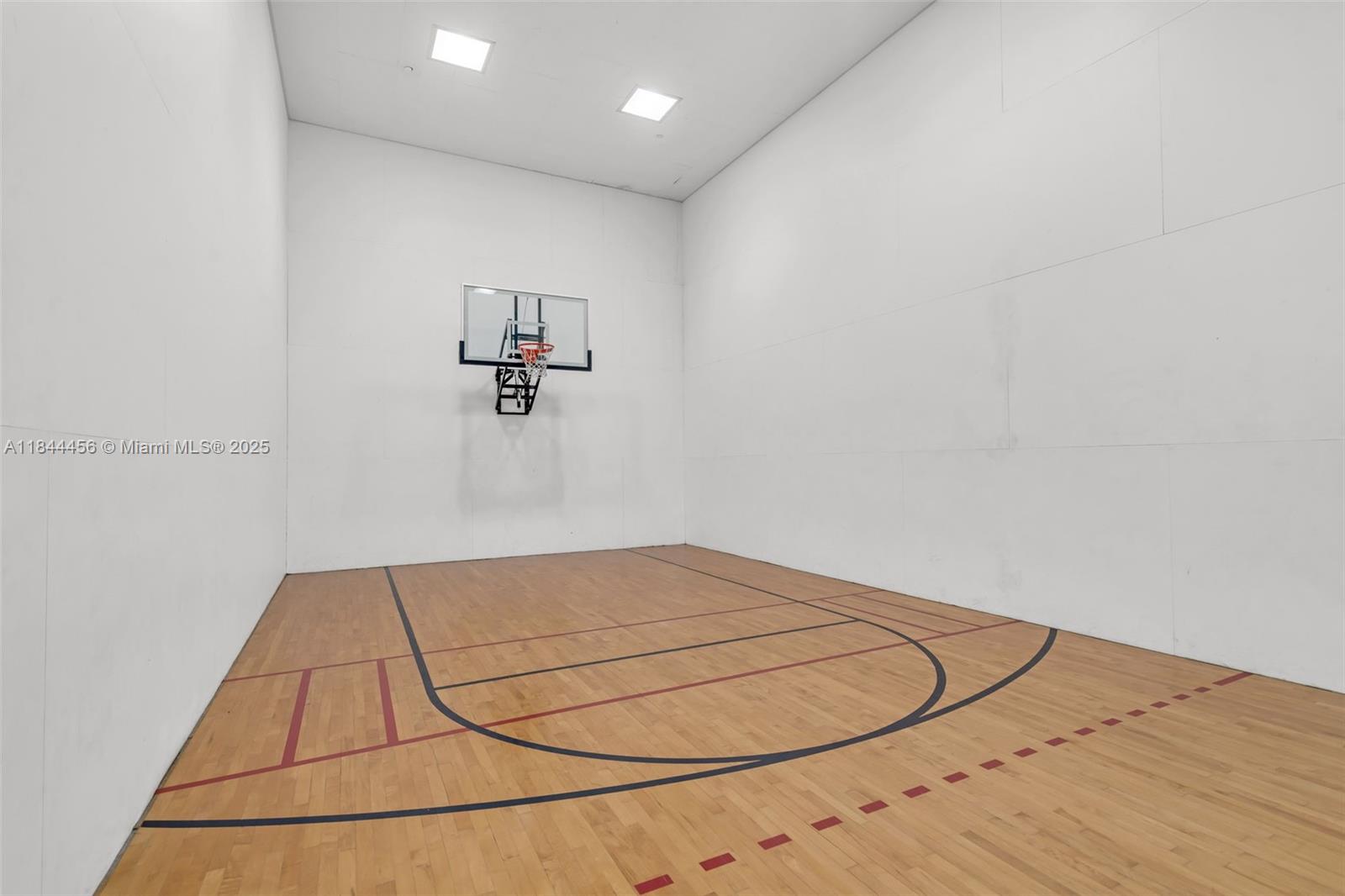 HAMPTONS SOUTH - Residential