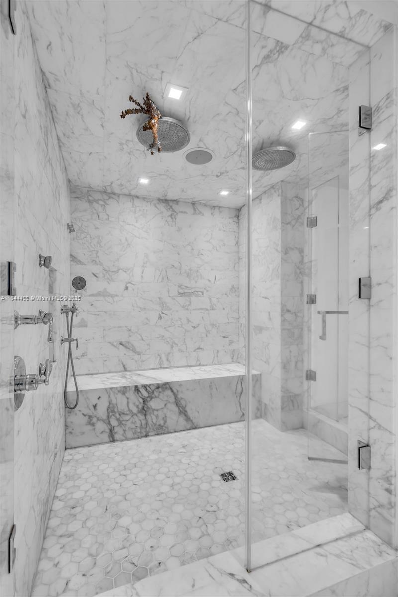 HAMPTONS SOUTH - Residential