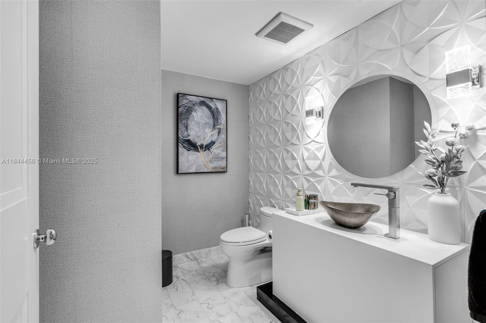 HAMPTONS SOUTH - Residential