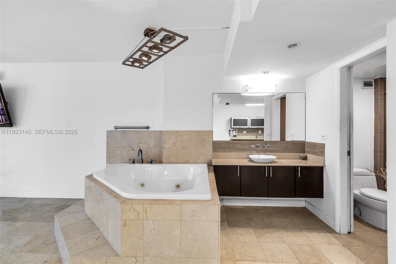 RONEY PALACE CONDO - Residential