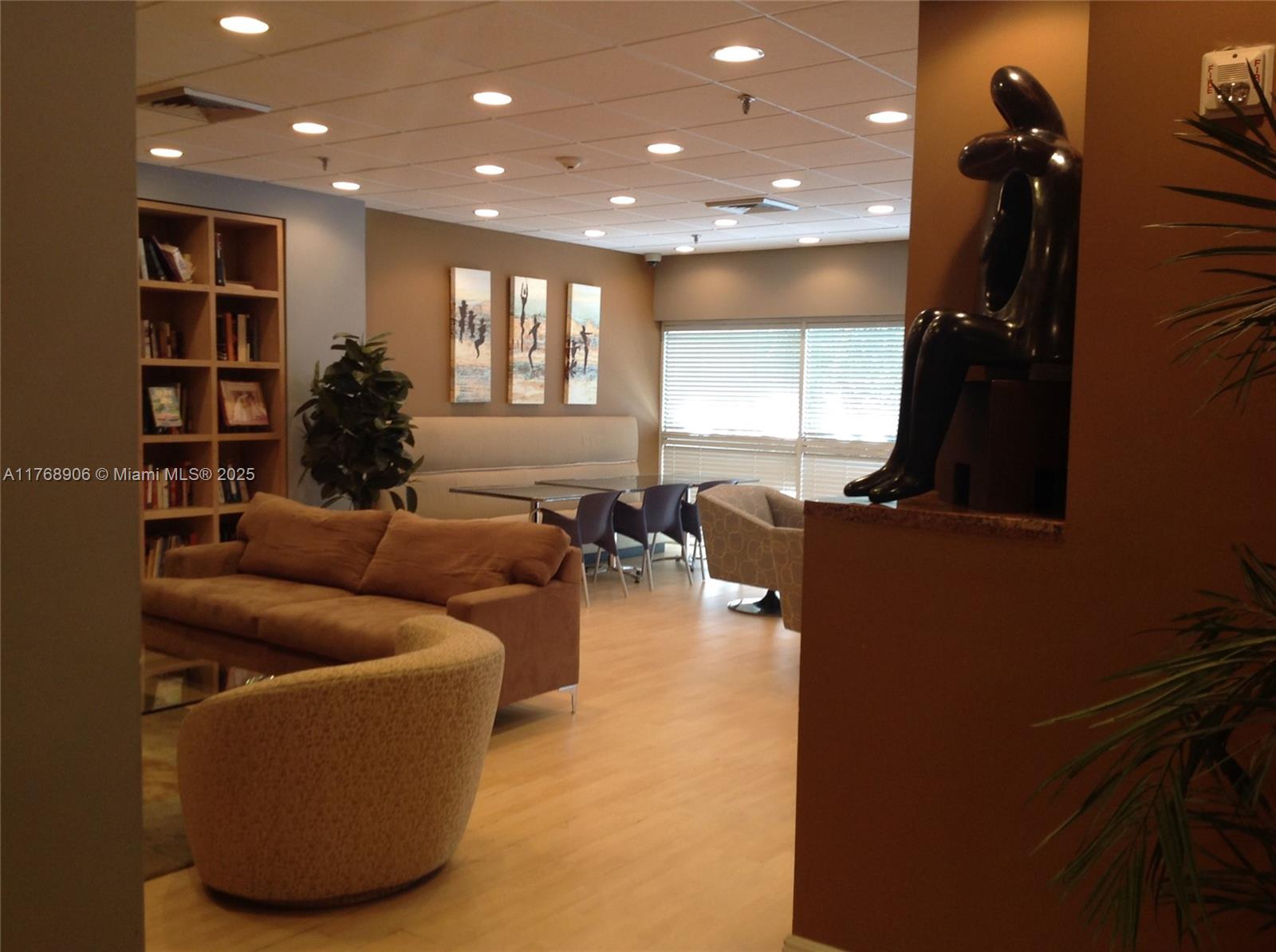 MADISON DOWNTOWN CONDO - Residential