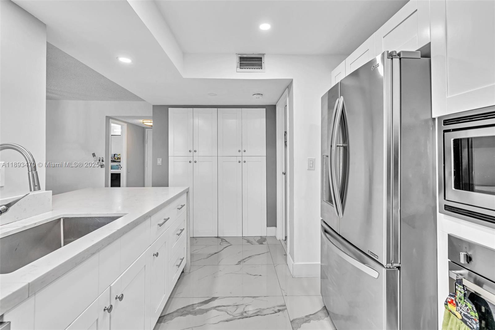 1000 Parkview Dr 329