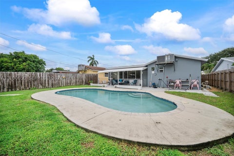 Photo of 540 S Rainbow Dr, Hollywood, FL 33021 (MLS # A12100630)