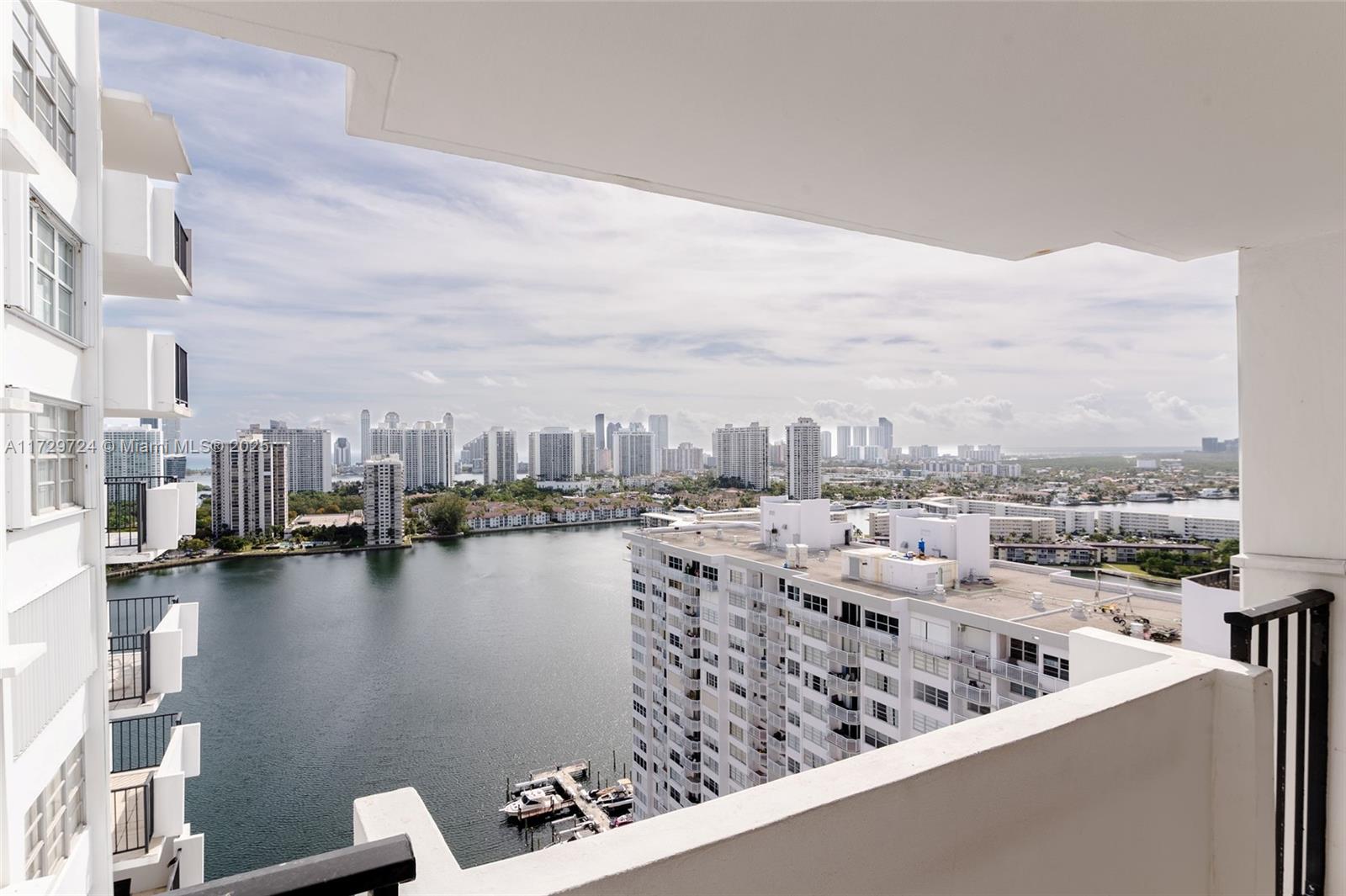 ***EXCELLENT LOCATION*** Spacious 1 bedroom 1.5 bathroom at Century Tower of Commodore Plaza
Condominium. Tile floors, walk-in closet, wood cabinetry, formica countertops, Amenities include bay-side pool,gym, tennis courts, lobby security and guardhouse. This condo is located minutes of Aventura Mall, Gulf Stream Casino, Restaurants, Supermarkets and more.