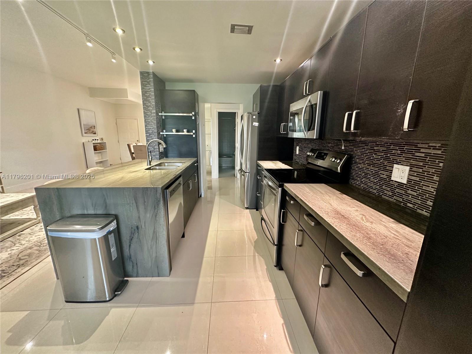 LA PAZ AT BOCA POINTE - Residential