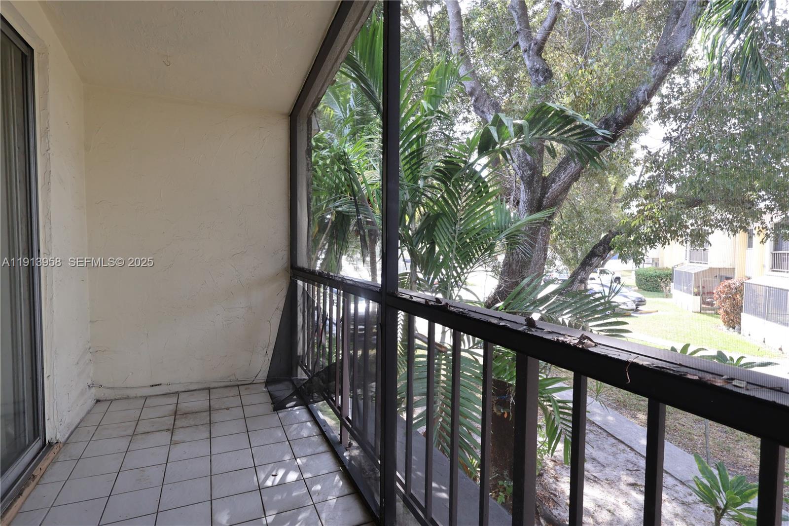 LAKEWOOD VILLAS CONDO - Residential