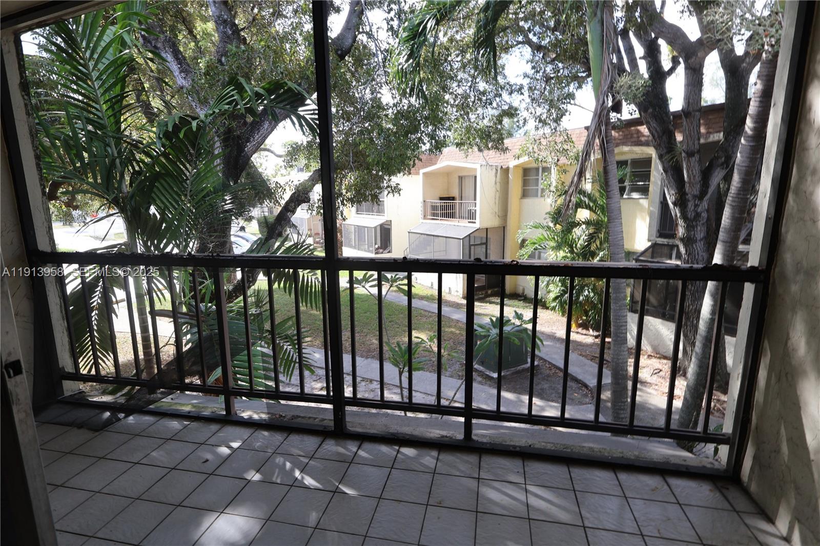 LAKEWOOD VILLAS CONDO - Residential