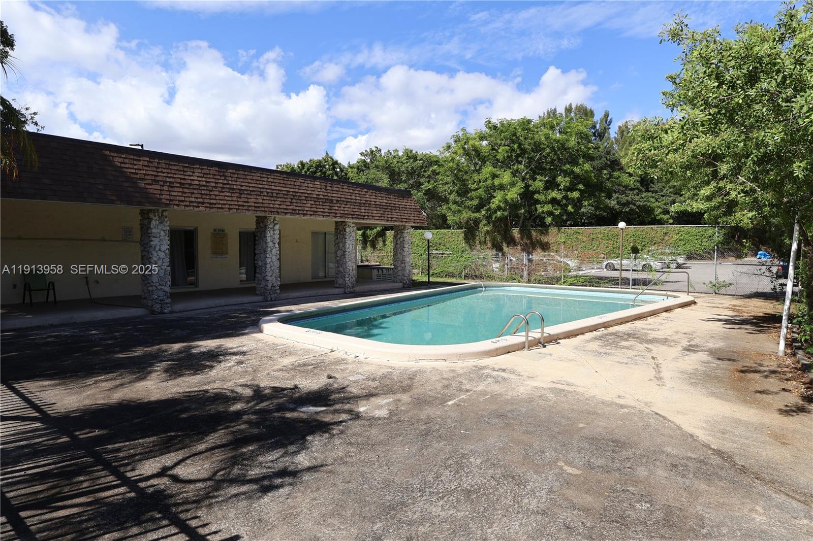 LAKEWOOD VILLAS CONDO - Residential