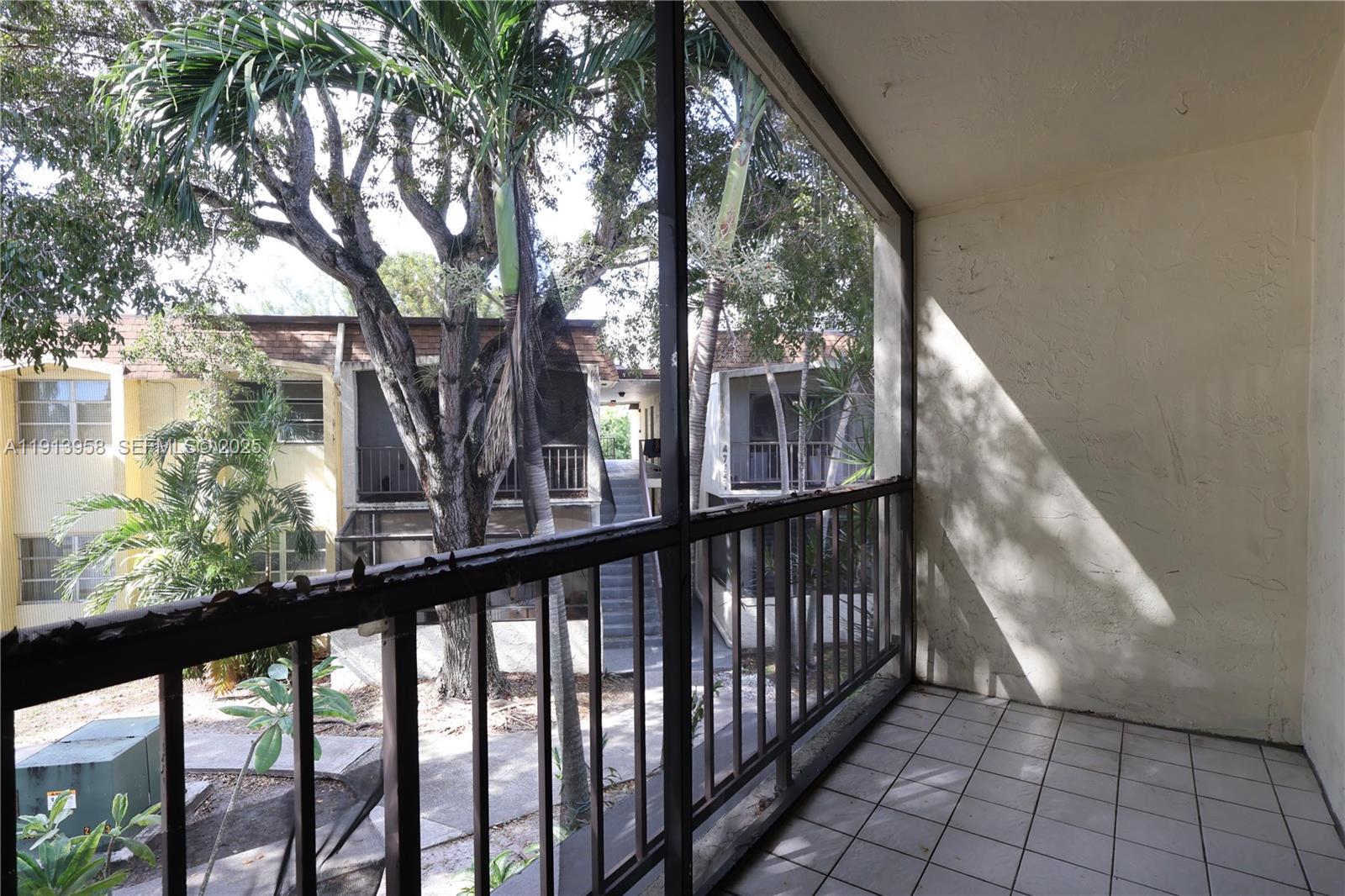 LAKEWOOD VILLAS CONDO - Residential