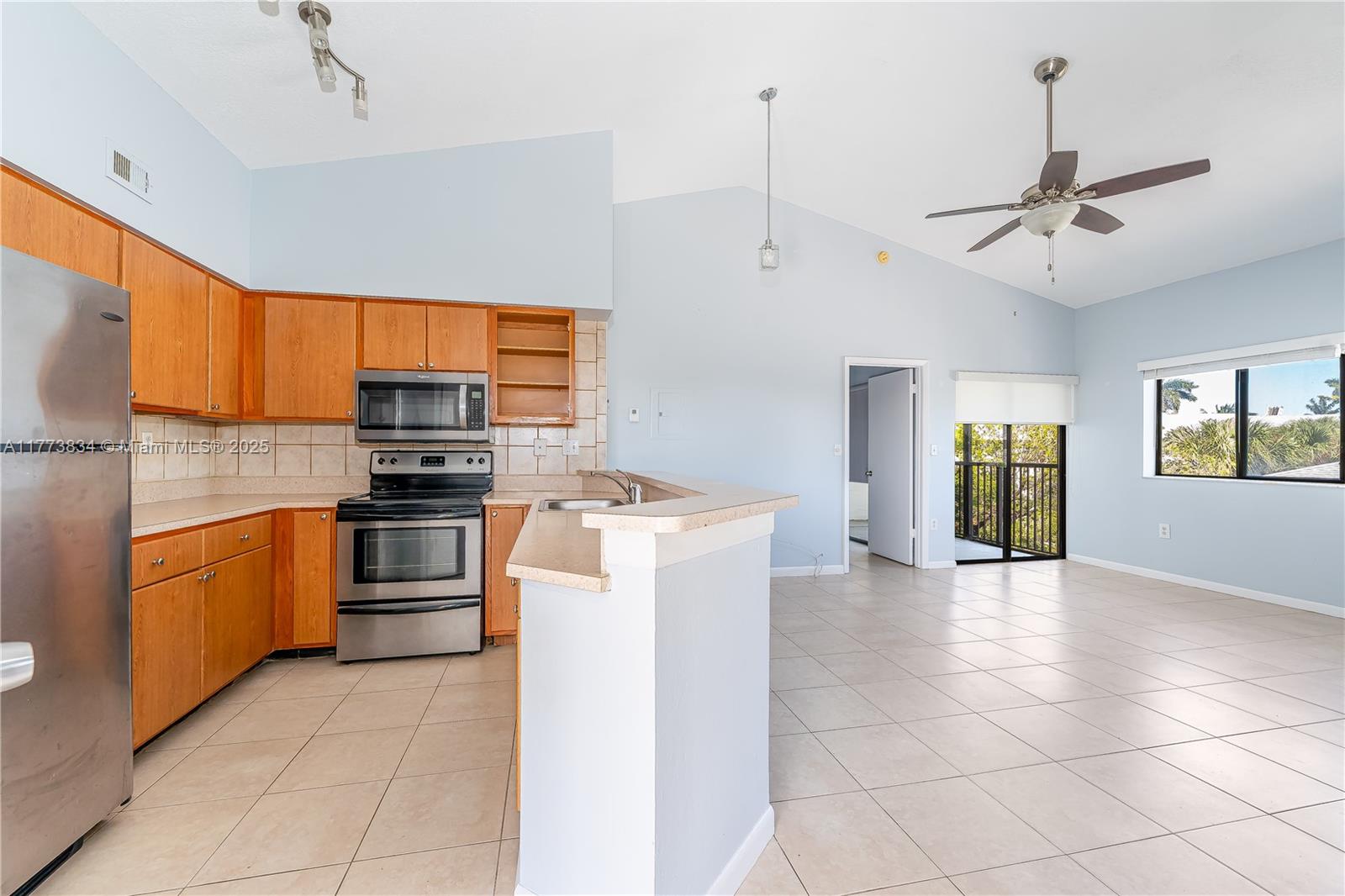 2445 Sw 18th Ter 706, Fort Lauderdale, Broward County, Florida - 2 Bedrooms  
2 Bathrooms - 