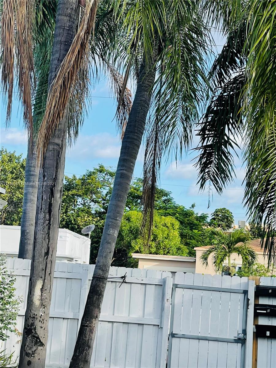 HOLLYWOOD - Residential Lease