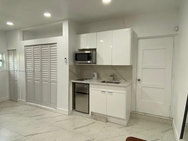 Rental Property at 1901 Ne 186th Dr 1, North Miami Beach, Miami-Dade County, Florida - Bedrooms: 1 
Bathrooms: 1  - $1,650 MO.