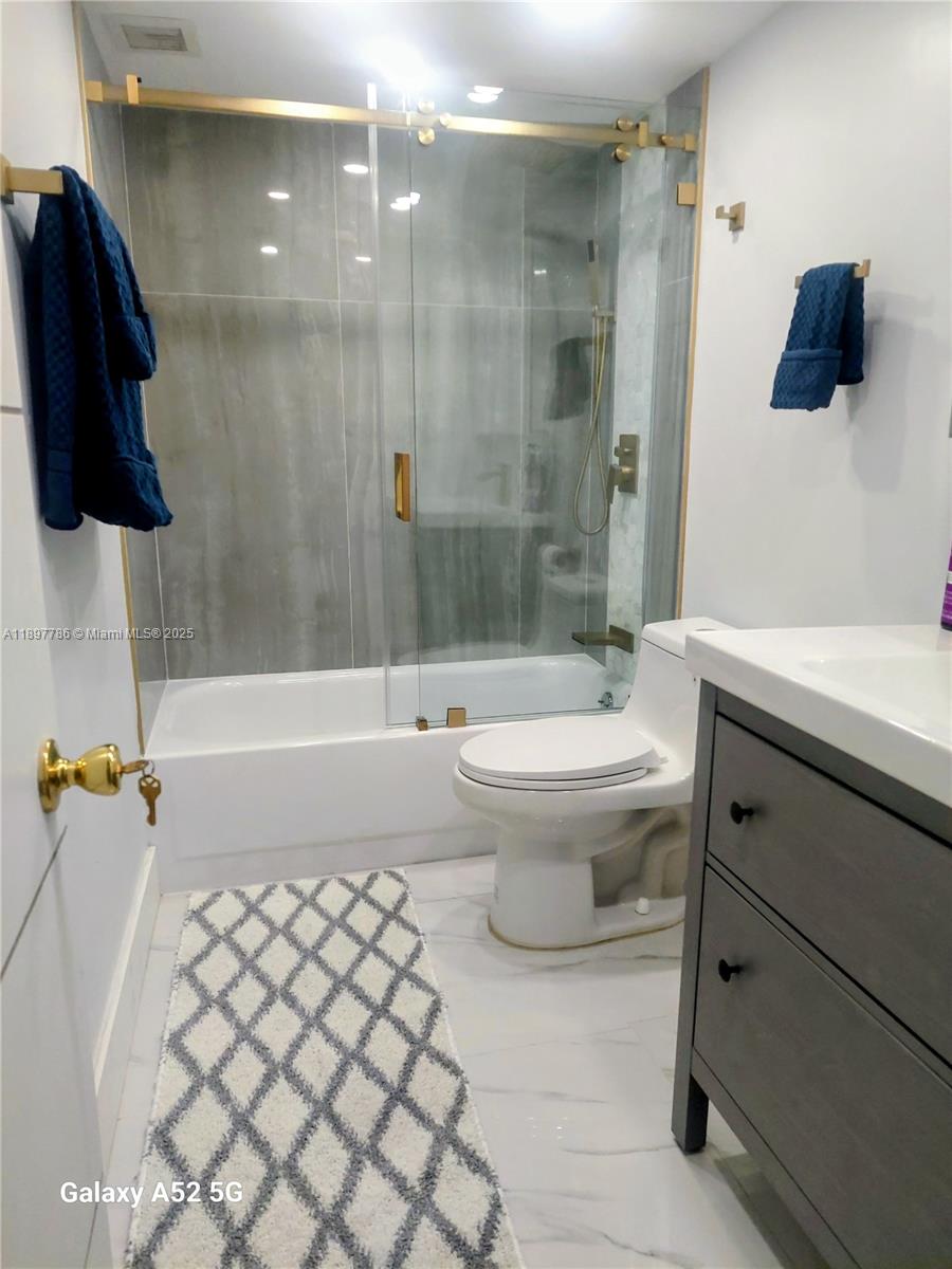 THE CARRIAGE CLUB NORTH C - Residential Lease