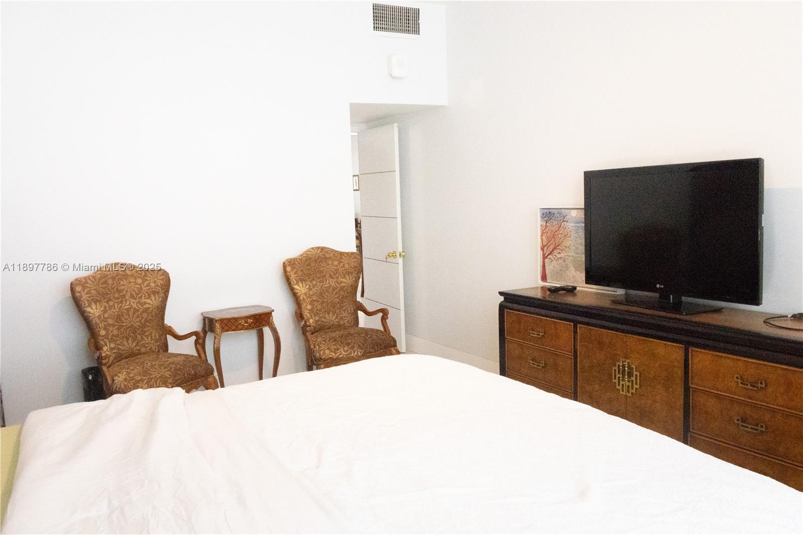 THE CARRIAGE CLUB NORTH C - Residential Lease