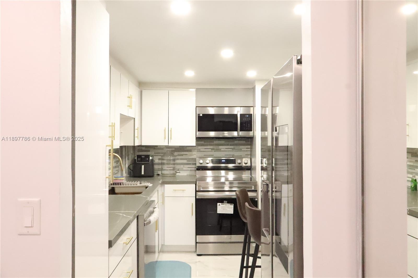 THE CARRIAGE CLUB NORTH C - Residential Lease