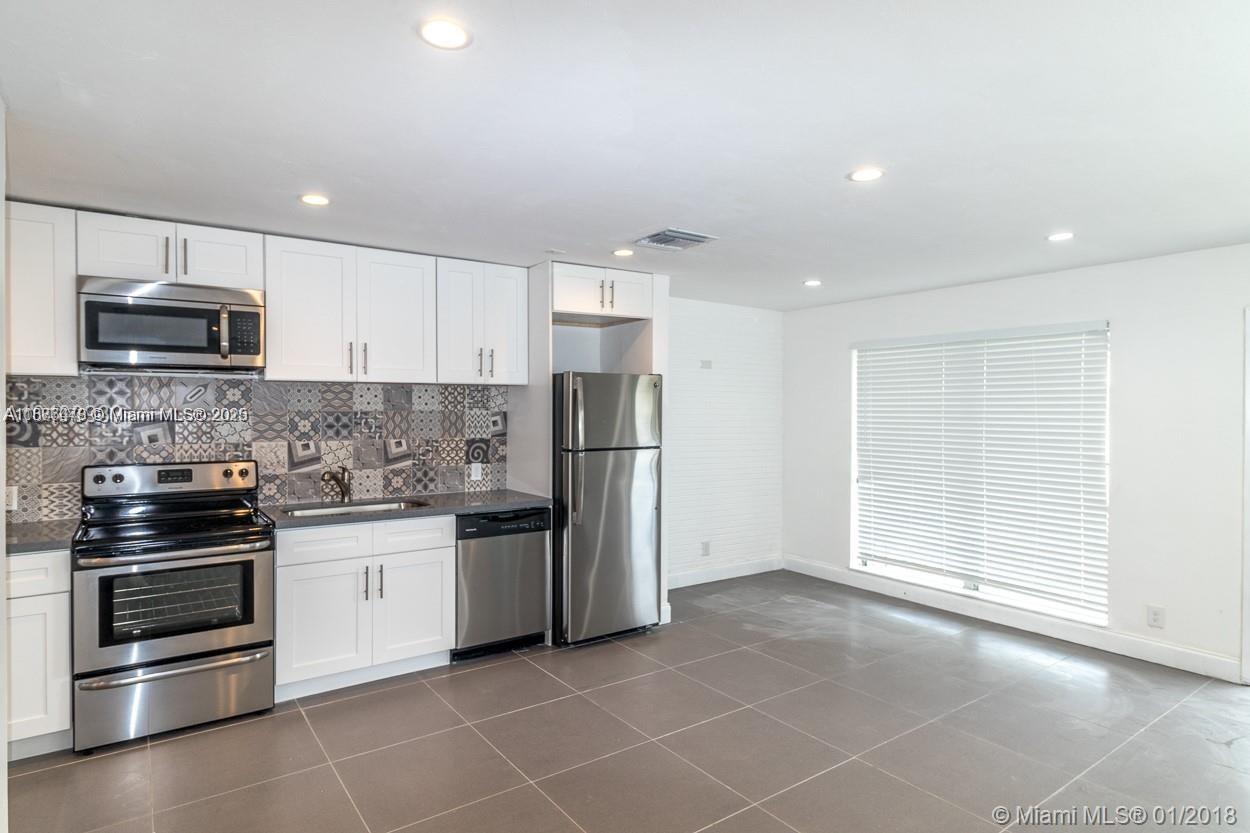 EDGEWATER ESTATES 1ST ADD - Residential Lease