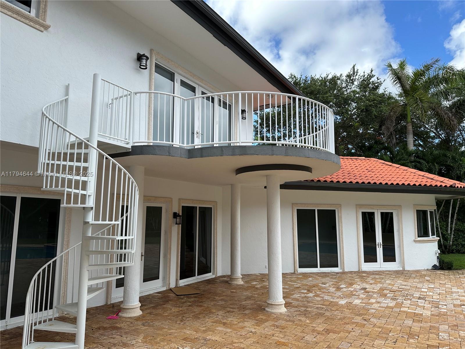 HELMS COUNTRY ESTATES RE- - Residential Lease