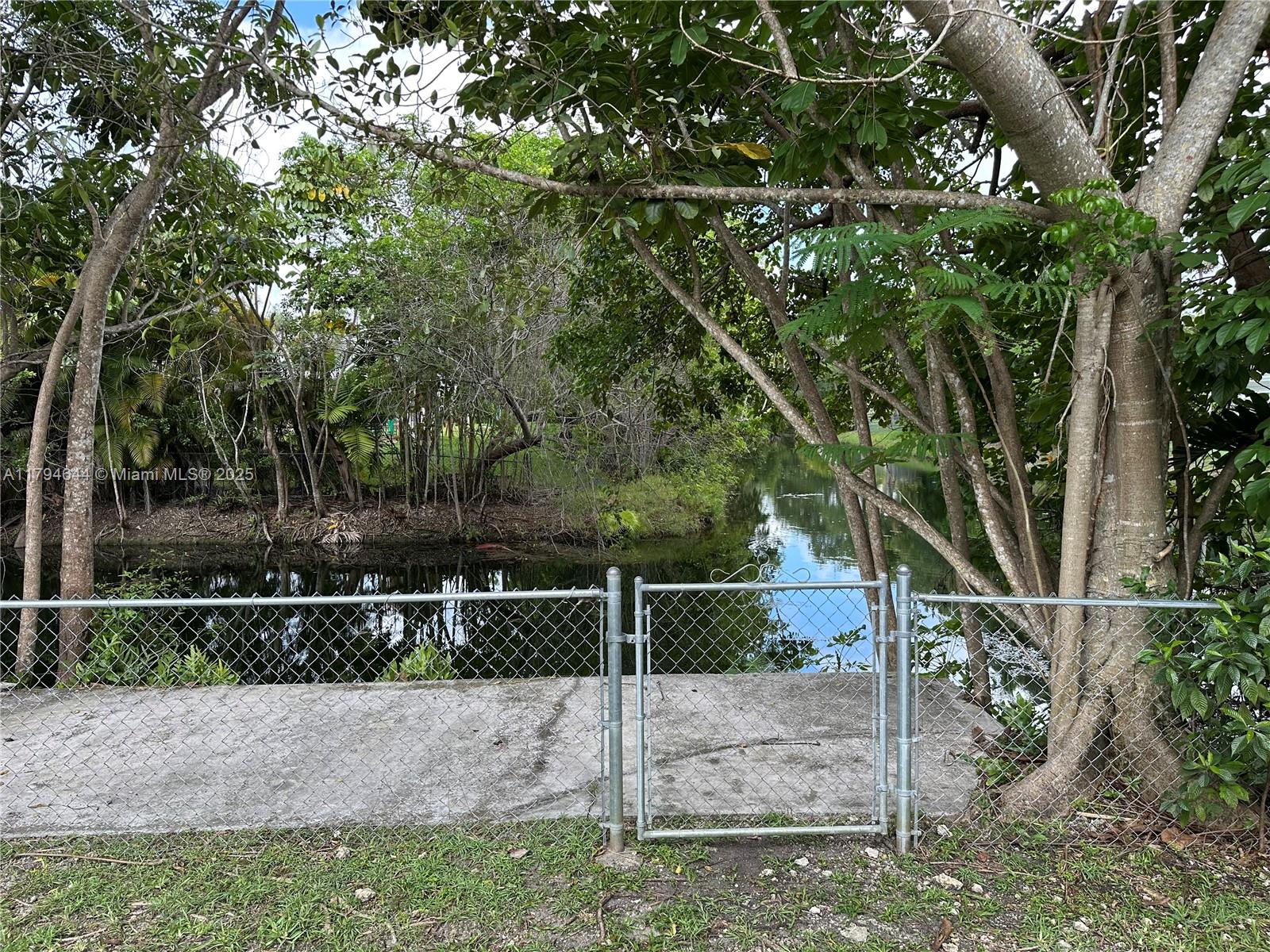 HELMS COUNTRY ESTATES RE- - Residential Lease