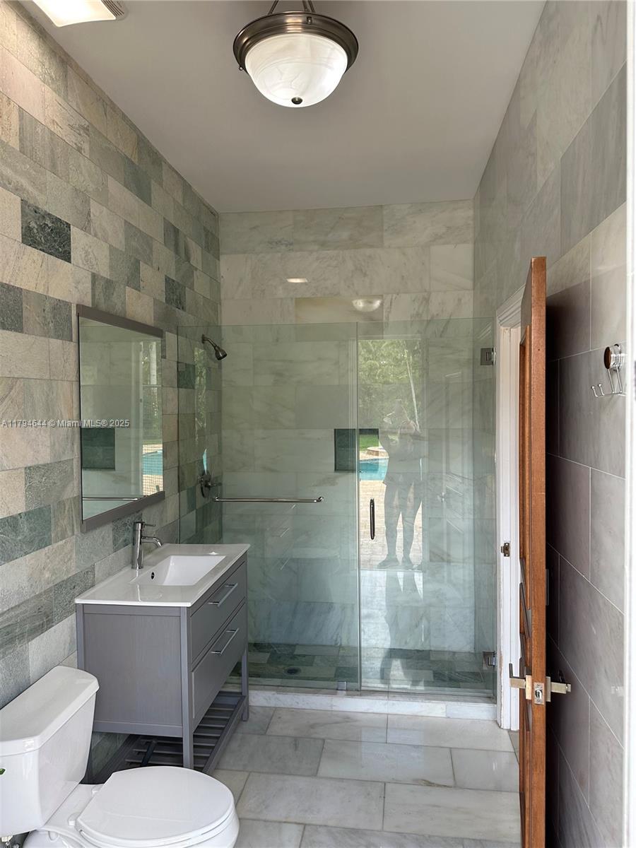 HELMS COUNTRY ESTATES RE- - Residential Lease
