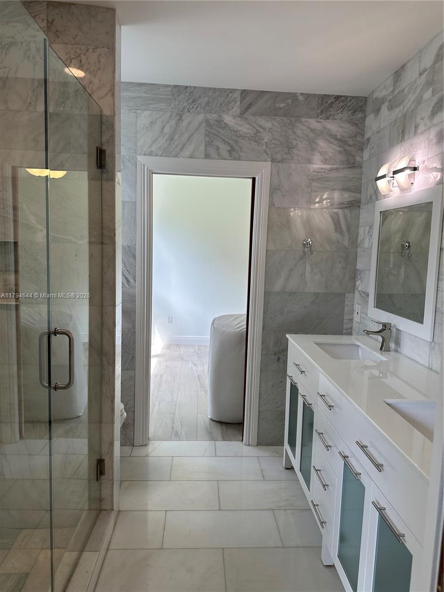 HELMS COUNTRY ESTATES RE- - Residential Lease