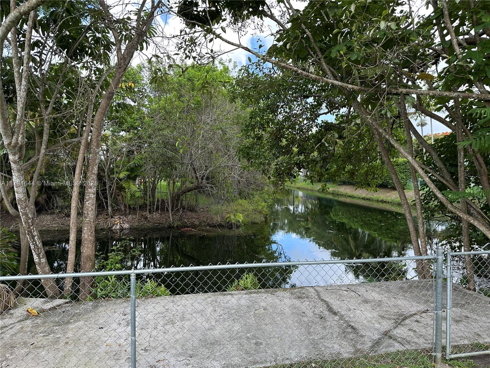 HELMS COUNTRY ESTATES RE- - Residential Lease