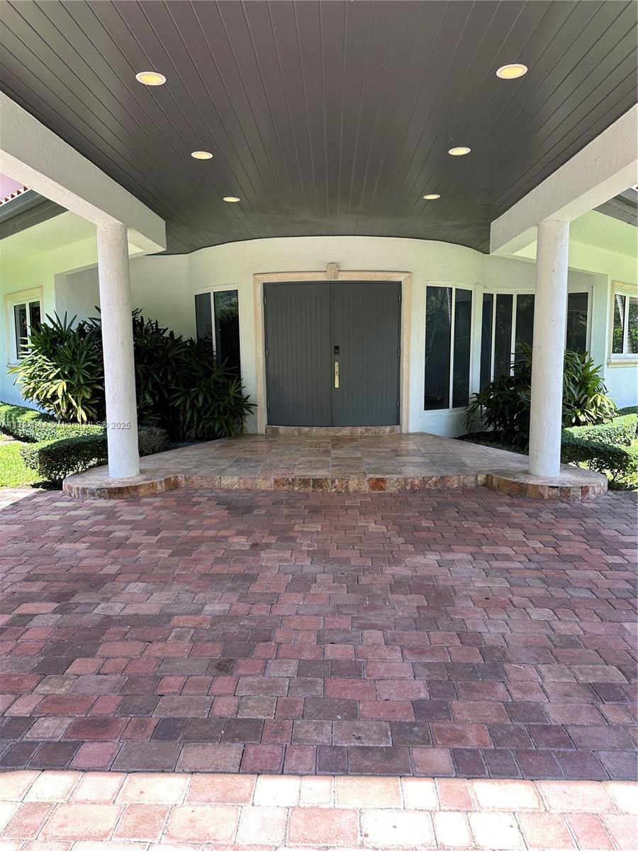 HELMS COUNTRY ESTATES RE- - Residential Lease