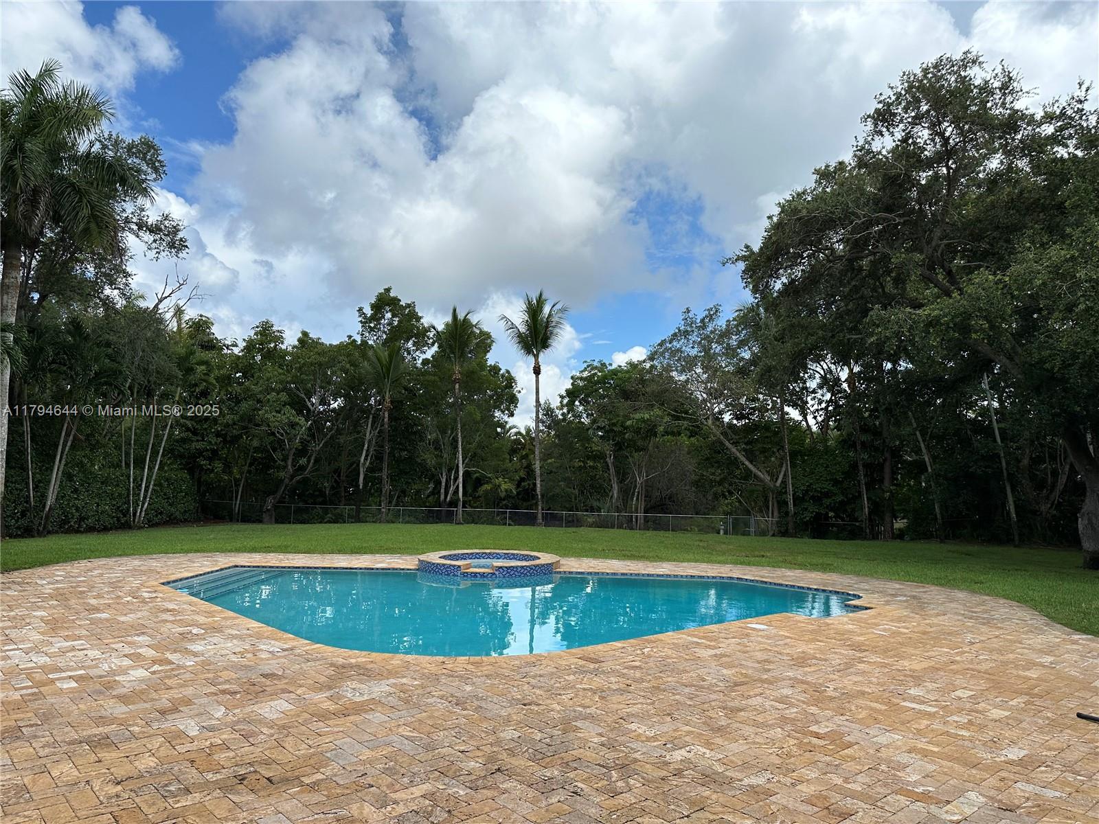 HELMS COUNTRY ESTATES RE- - Residential Lease