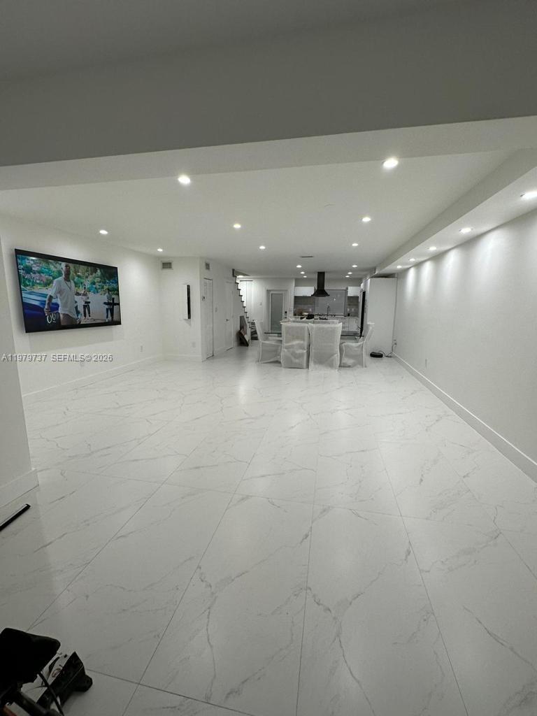 BEACH CLUB VILLAS CONDO - Residential