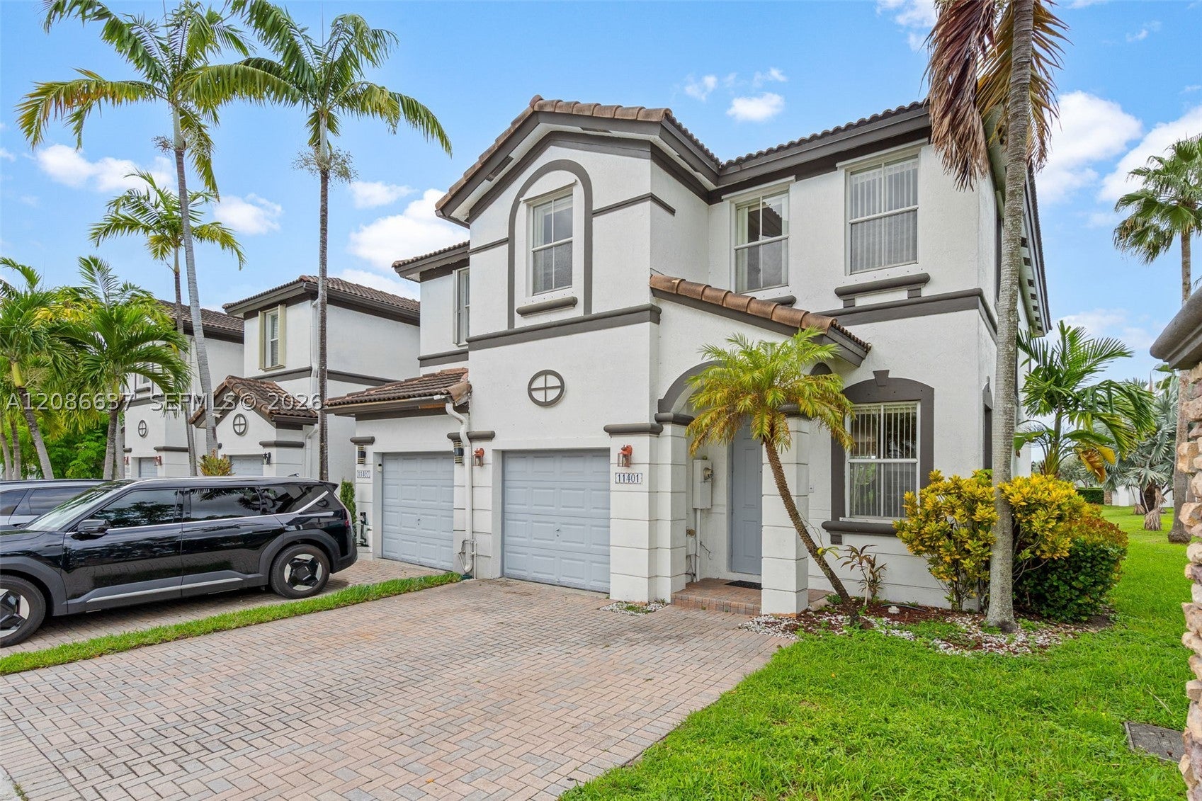 11401 NW 76th Ter