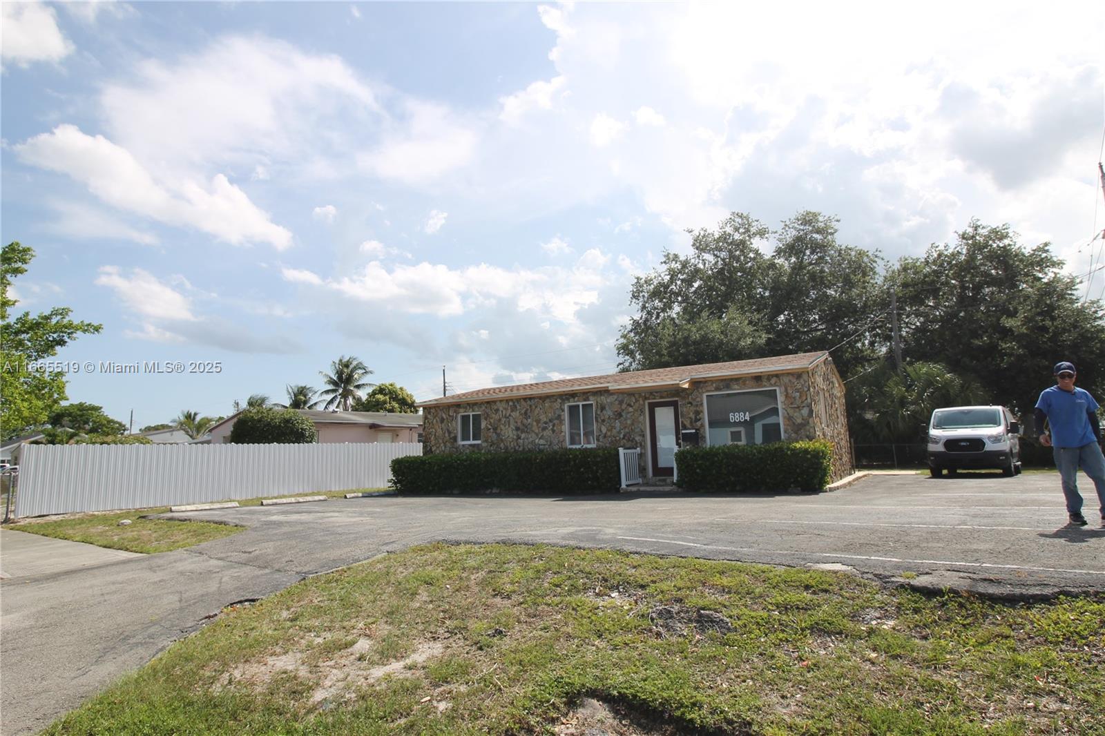 PRIME CORNER FREESTANDING OFFICE BUILDING IN HOLLYWOOD, FL WITH HIGH TRAFFIC VISIBILITY!! THIS SPACIOUS PROPERTY AT 6884 Taft St offers 1107 SQ FT UNDER AIR AND SITS ON A 7,751 SQ FT CORNER LOT WITH PARKING FOR 10 VEHICLES, IMPACT WINDOWS AND NEW ROOF WILL BE INSTALLED PRIOR TO CLOSING!! DON'T MISS OUTON THIS FANTASTIC OPPORTUNITY FOR YOUR BUSINESS!!