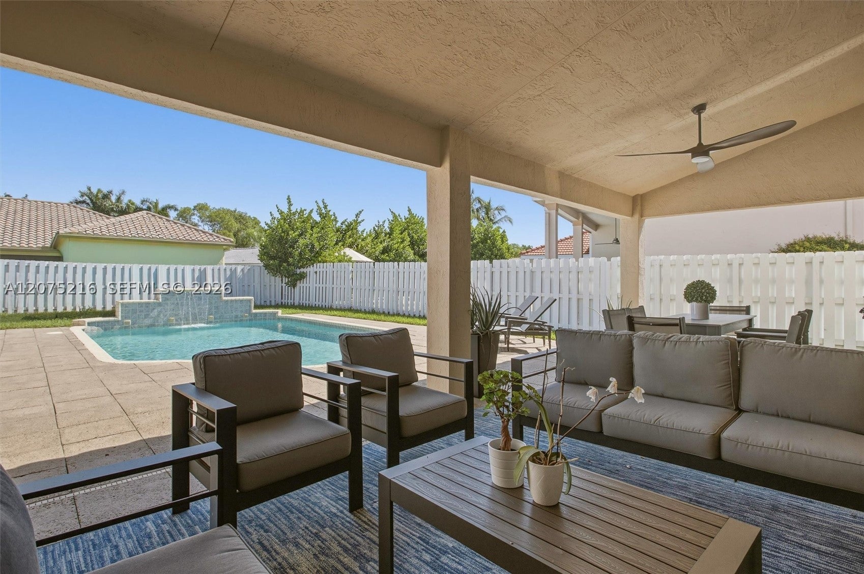 609 Verona Pl