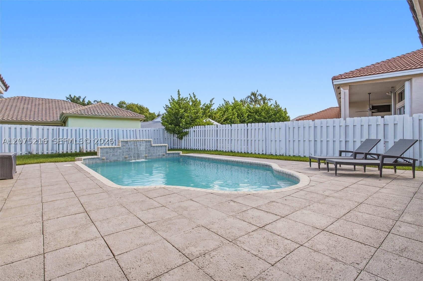609 Verona Pl