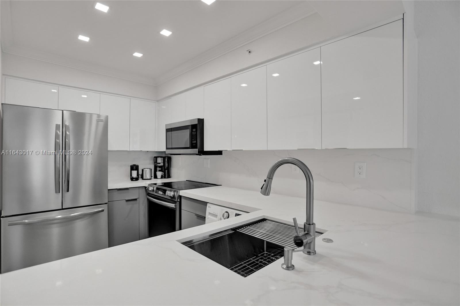 WAVE CONDO - Residential Lease