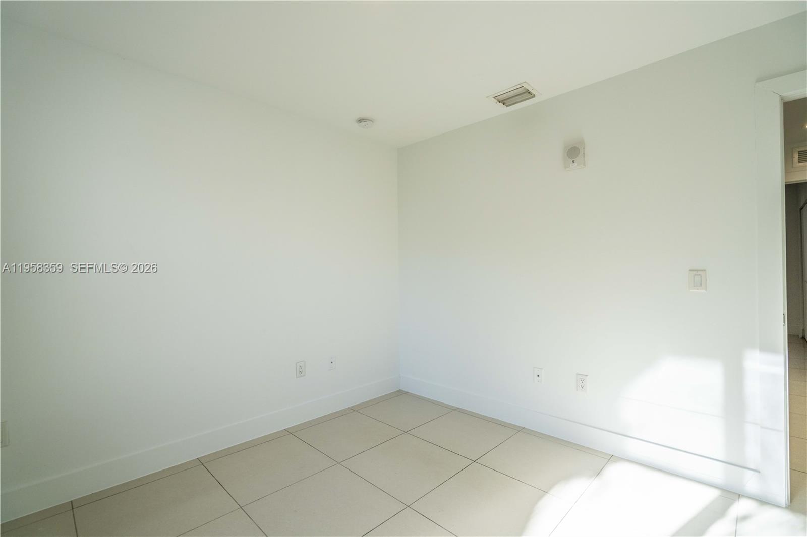 ISLE OF NORMANDY - Residential Lease