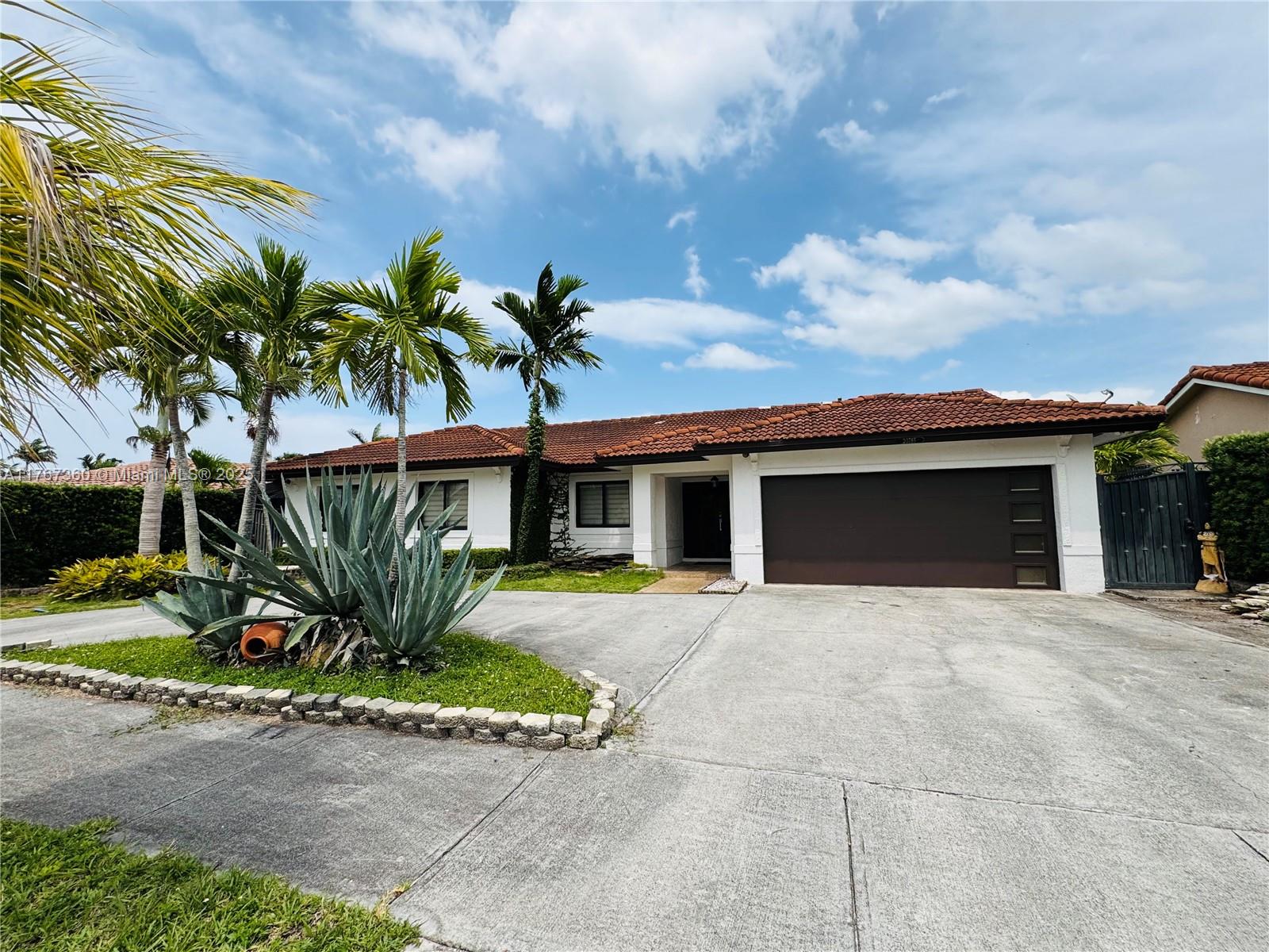 20785 Sw 129th Ct, Miami, Broward County, Florida - 4 Bedrooms  
2 Bathrooms - 