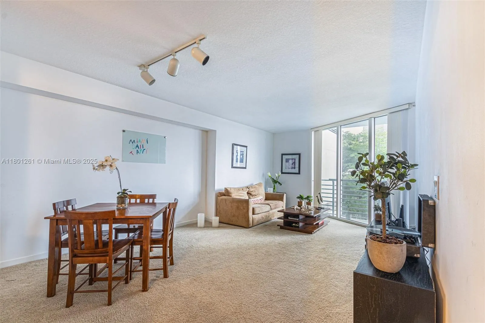 Miami, Florida 33131, United States, 1 Bedroom Bedrooms, ,1 BathroomBathrooms,Residential,Active,129308