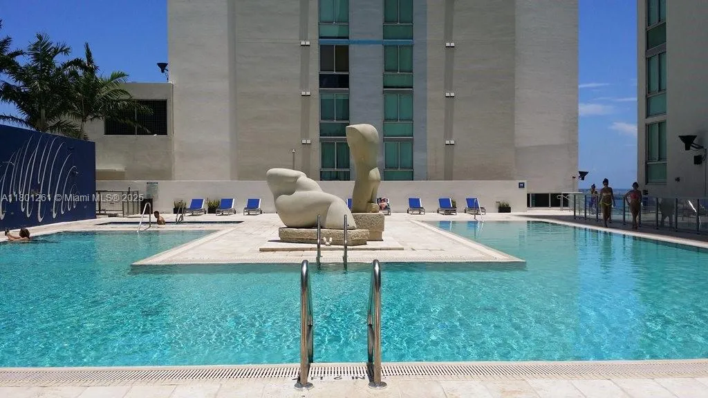 Miami, Florida 33131, United States, 1 Bedroom Bedrooms, ,1 BathroomBathrooms,Residential,Active,129308