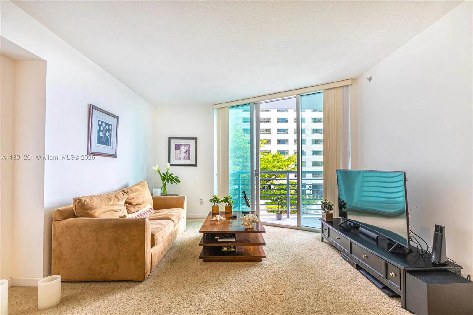 Miami, Florida 33131, United States, 1 Bedroom Bedrooms, ,1 BathroomBathrooms,Residential,Active,129308