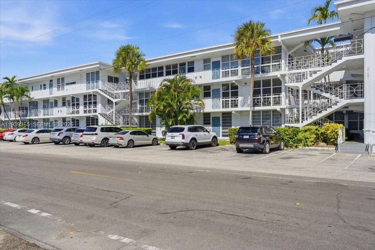 SUNRISE BAY CLUB CO-OP - Residential