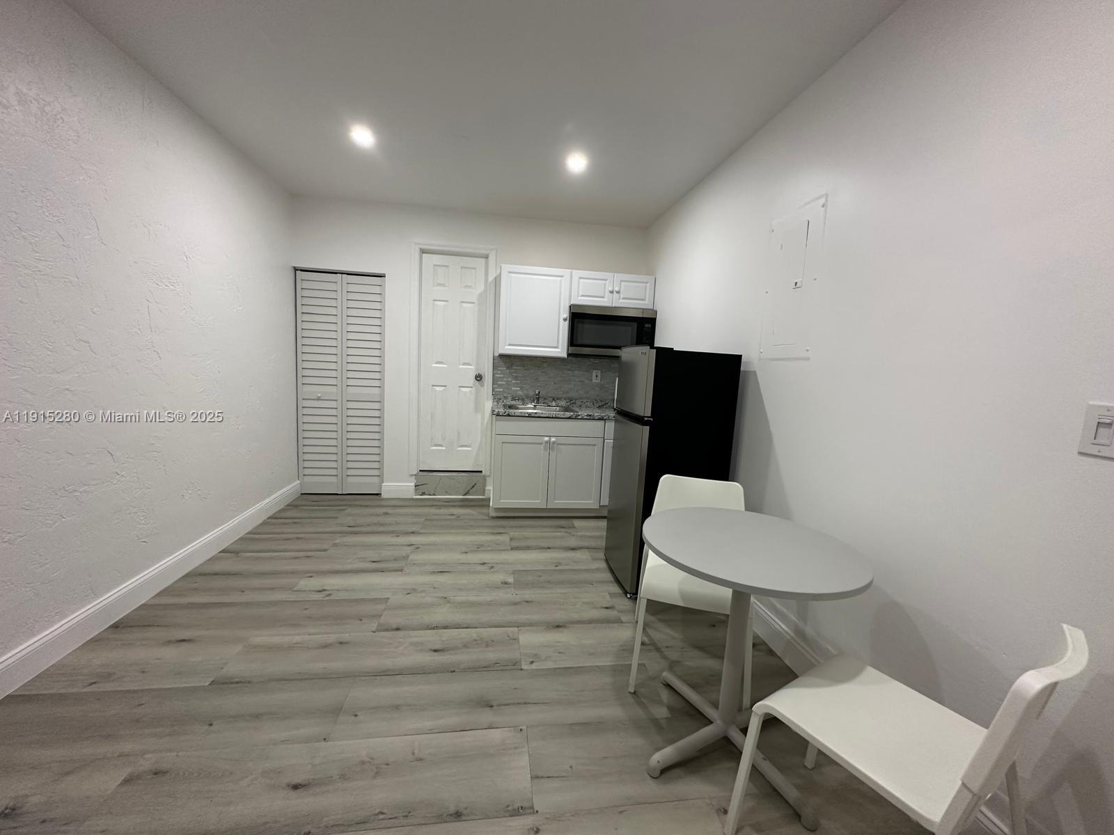 LAKE POINTE SEC 4 - Residential Lease