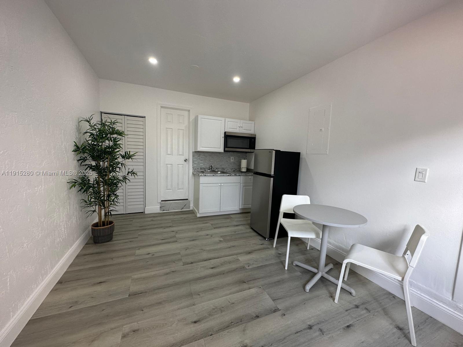 LAKE POINTE SEC 4 - Residential Lease