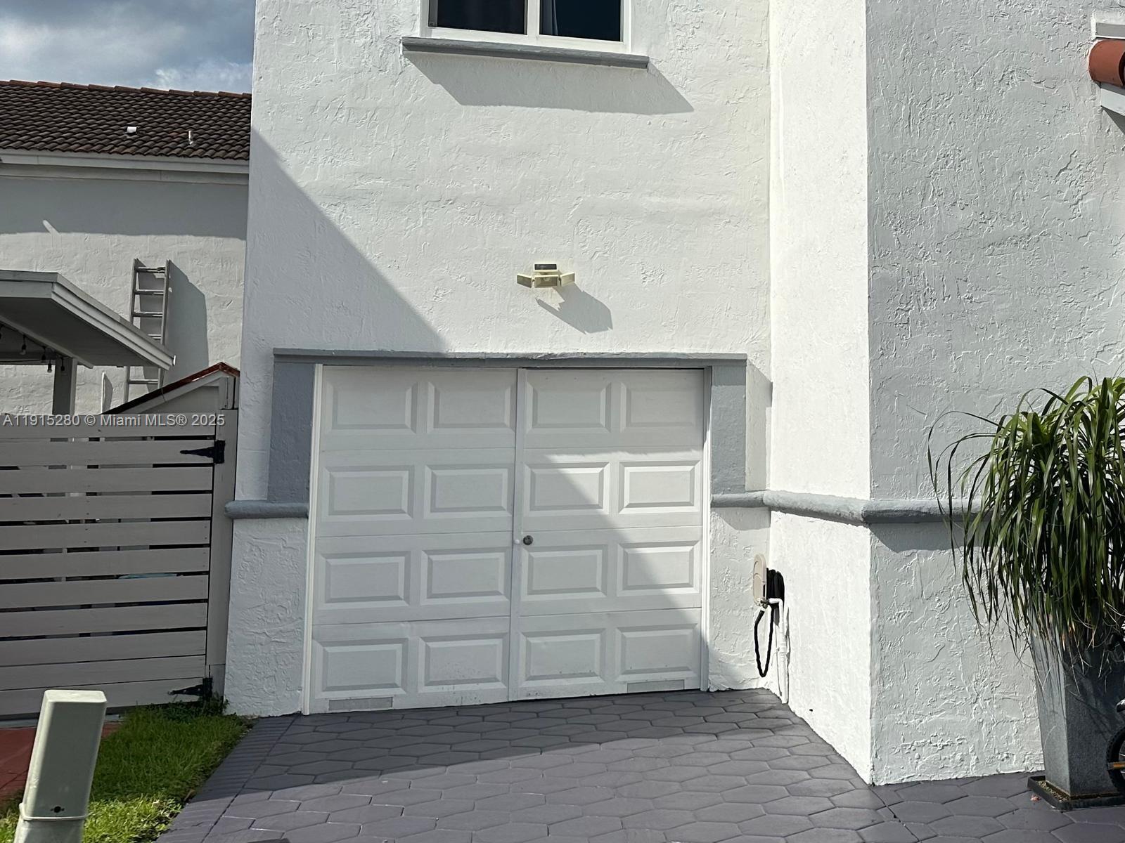 LAKE POINTE SEC 4 - Residential Lease