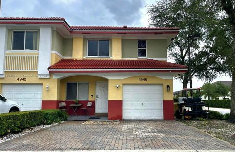 Townhouse in Davie FL 4946 66th Ter Ter.jpg