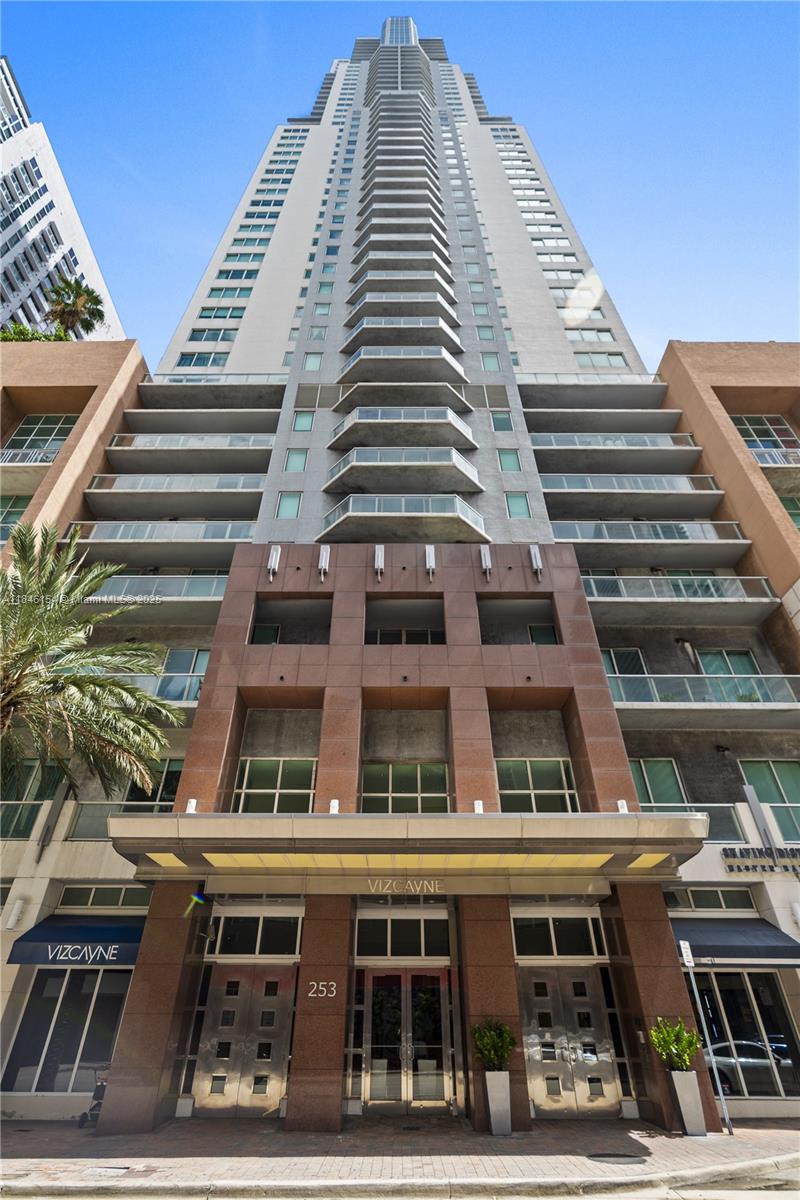 Live, work and play in one of the most Vibrant and prestigious locations in Biscayne Bay and Downtown Miami! Beautiful and modern 2/1 (second room legally done) with plenty of natural light, high ceilings, modern concrete flooring, excellent floor plan with privacy mind, upgraded kitchen, stainless steel appliances and more! What does Viscayne South offer? Luxury and affordability, resort-style living, beautiful pool areas, sundeck, spa, steam room, fitness center, clubhouse, bar, movie theater, 24-hour concierge service, security and much more. Perfectly situated within walking distance of Bayside Market place, fine dining, bars, Kaseya Center/Miami Arena, and close to the beaches. Whether to invest or live in it, this a property you should not sleep on!