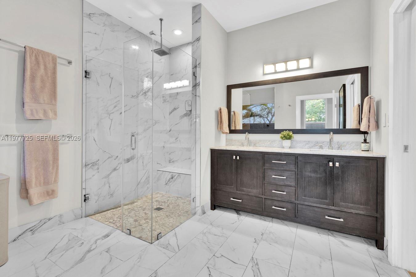 COUNTRY ISLES - Residential