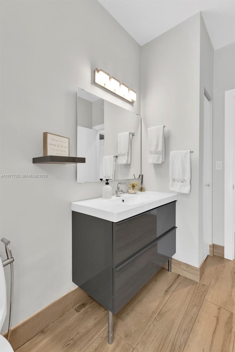 COUNTRY ISLES - Residential